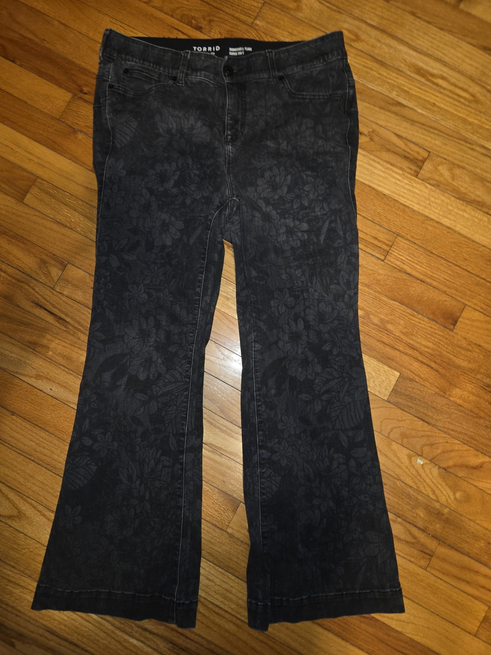 torrid BOMBSHELL FLARE Jeans black floral